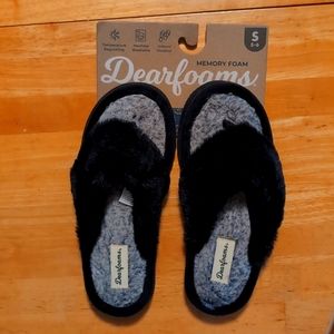 NWT Dearfoams MemoryFoam Fuzzy Flip Flops Indoor/Outdoor Size S (5-6) women/kids